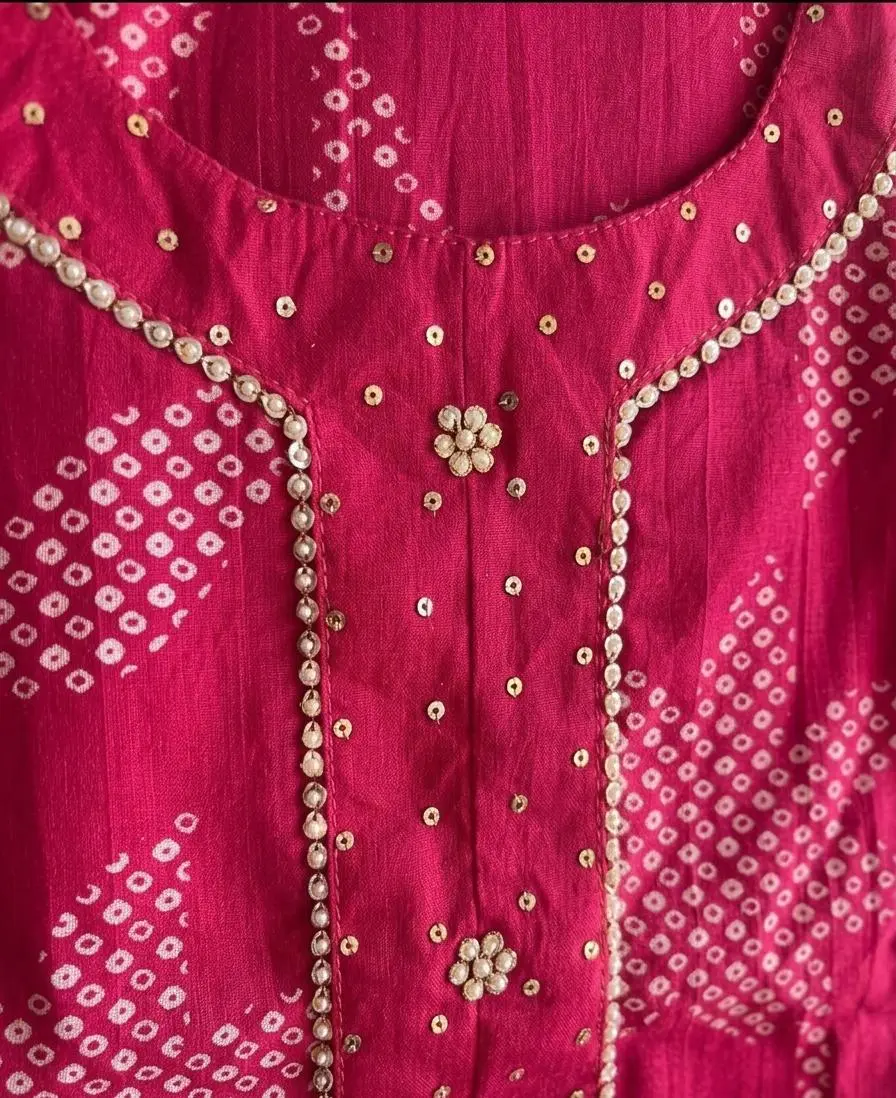 Bandhani Print Pearl Neck Line